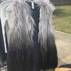 fur vest black/gray